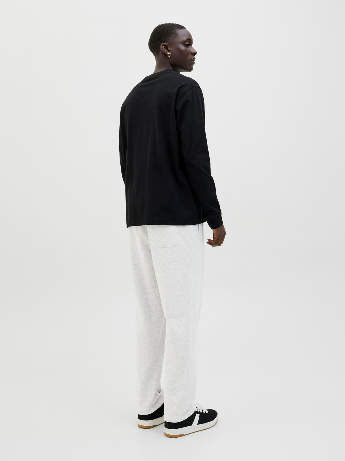 model_shot-back